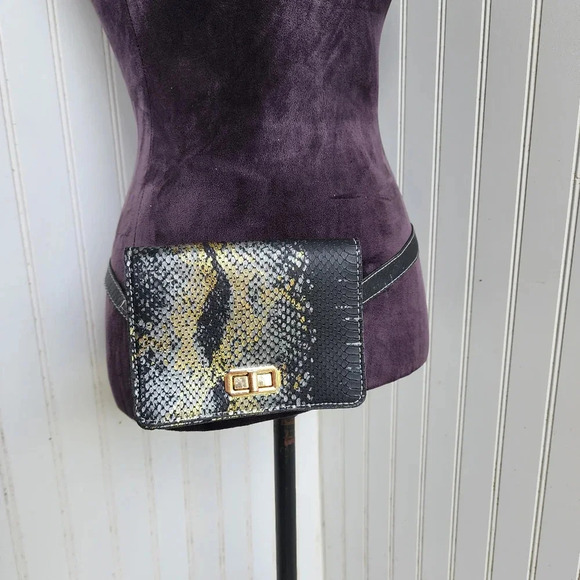 Handbags - Womens Snake Skin Waist Belt Bag Black Gold 7"×5"